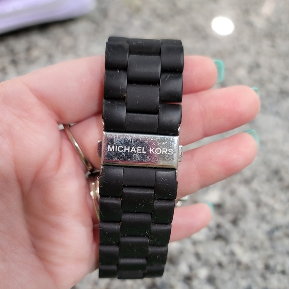 Michael Kors Mens Runway Silicone  Watch - Picture 3 of 4